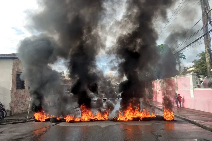 Manifestantes bloqueiam via em Bebedouro