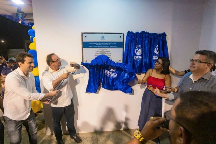 Prefeito Luciano Barbosa entrega biblioteca com sala de  tecnologia em Arapiraca