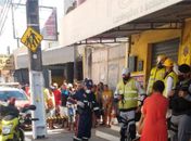 Homem é morto a tiros enquanto caminhava com esposa no Jacintinho