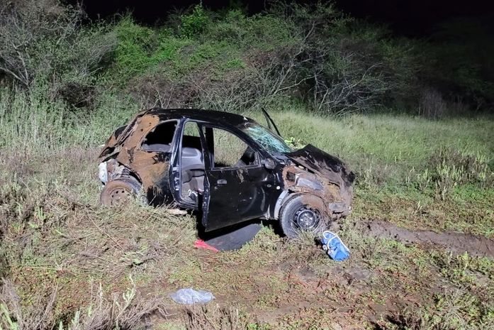 Homem fica ferido e é resgatado após carro tombar na AL-220, em Arapiraca