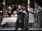 A primeira ópera apresentada chama-se 'Gianni Schicchi' e teve direção de Woody Allen