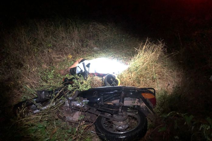 Motociclista perde controle da direção e morre após sair da pista, na AL-220