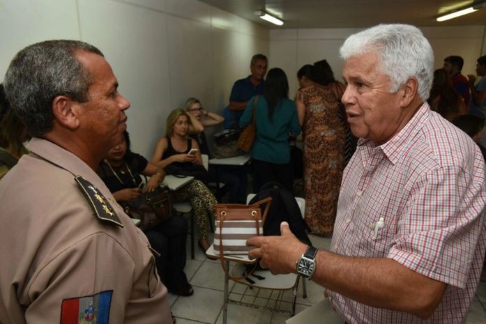 Saúde pede apoio à PM para segurança no entorno de postos