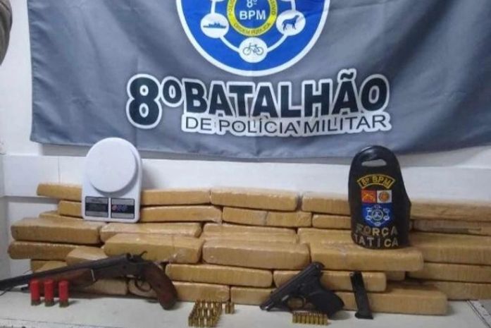 8° BPM apreende armas de fogo e cerca de 50Kg de maconha