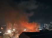 Incêndio de grandes proporções destrói casa e deixa família sem nada em Maceió