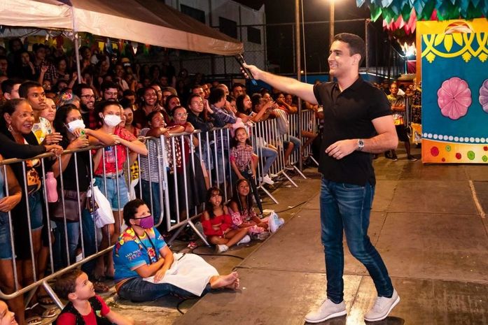 Prefeito JHC prestigia apresentações de quadrilhas no Tabuleiro e destaca resgate das tradições