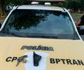Mulher é presa após ser flagrada com arma de fogo durante blitz no Vergel do Lago
