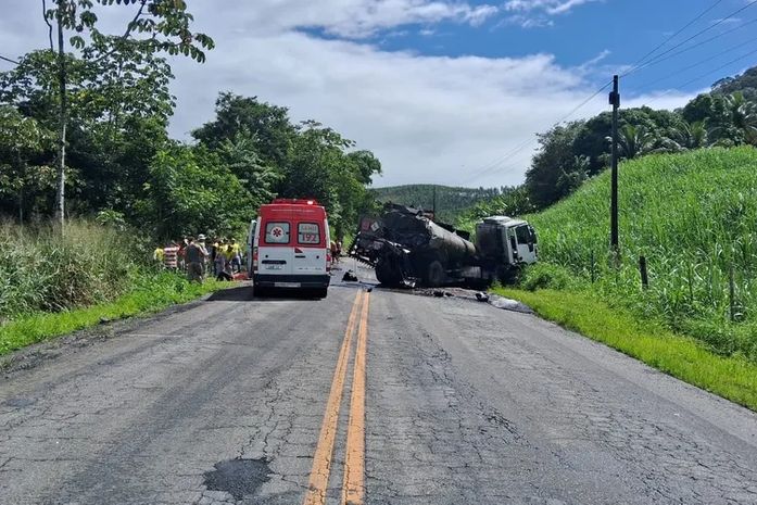 Acidente entre quatro veículos deixa mortos e feridos na AL-424, entre Cajueiro e Viçosa
