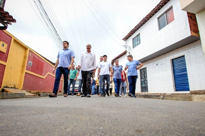 Rui Palmeira inaugura a pavimentação das ruas do Conjunto Tabapuã, no Jacintinho