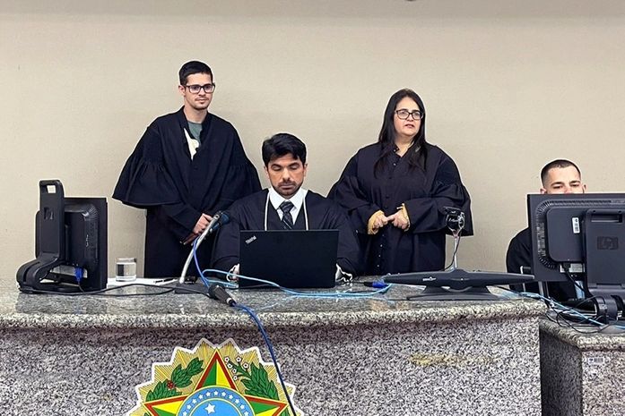 Acusada de atear fogo e esfaquear própria mãe é condenada a mais de 19 anos de prisão