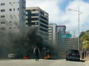 Manifestantes interditaram avenida na orla