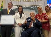 Dr. Milton Hênio recebe Comenda Tavares Bastos por 60 anos de dedicação à pediatria em AL 