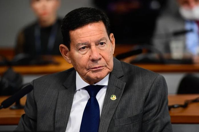 Em depoimento, Mourão nega conhecimento da minuta do golpe