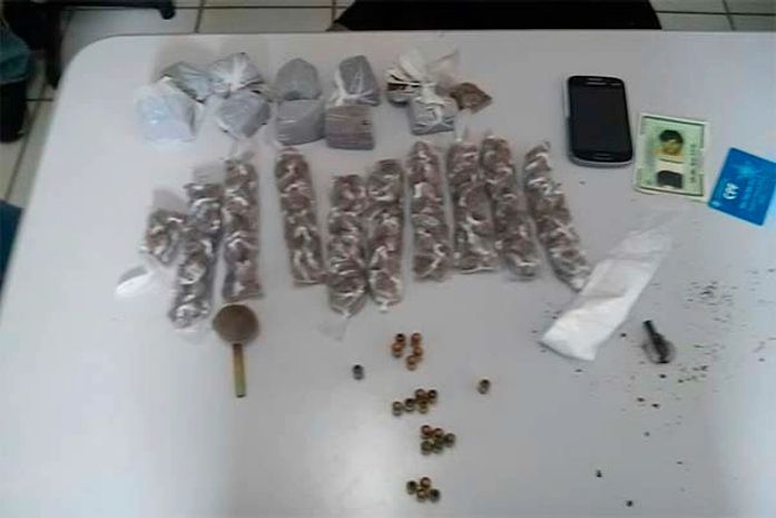 Acusado de vender drogas em residência é preso