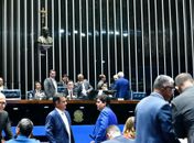 Senado se antecipa ao STF e aprova proposta que criminaliza porte e posse de drogas