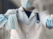 Infectologista alerta que medidas sanitárias devem ser mantidas mesmo após vacinação
