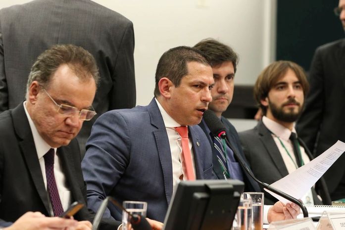 Idade mínima para aposentadoria de policiais permanece em 55 anos