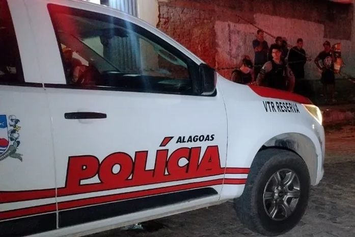 Mulher é baleada em ataque de homens encapuzados contra rivais em Rio Largo
