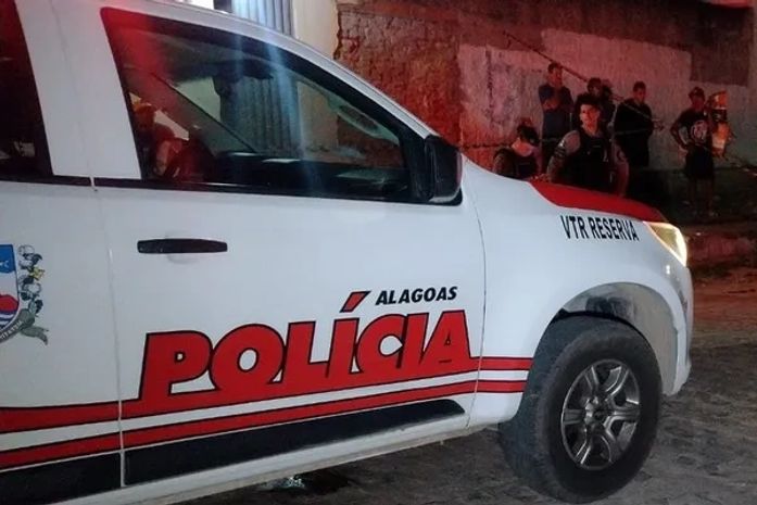 Mulher é baleada em ataque de homens encapuzados contra rivais em Rio Largo