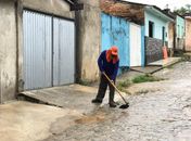 Em primeiro dia útil do mandato, Neno Freitas realiza mutirão de limpeza em ruas da Branquinha
