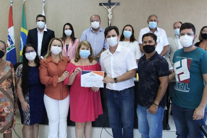 Prefeito Marcelo Beltrão e primeira dama Lili Curvello são homenageados pela luta dos direitos da pessoa idosa