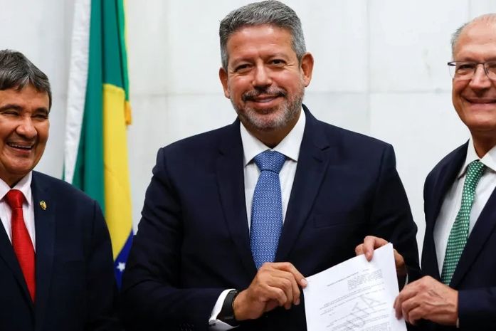 Lira pauta para esta segunda (12) discussão da 'PEC do Estouro' no plenário da Câmara