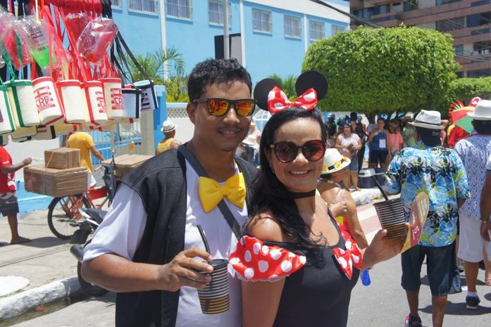 Fantasias de foliões são destaque nas prévias de carnaval em Maceió.