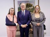 Prefeita Tia Júlia se reúne com senador Renan Calheiros e reforça pedidos por abastecimento de água, habitação e saúde para Palmeira dos Índios