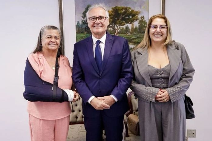Prefeita Tia Júlia se reúne com senador Renan Calheiros e reforça pedidos por abastecimento de água, habitação e saúde para Palmeira dos Índios