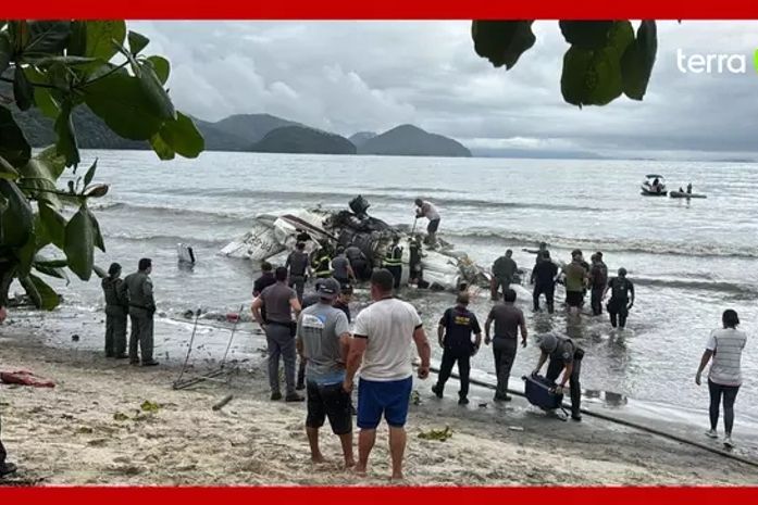 Avião de pequeno porte cai e explode em Ubatuba