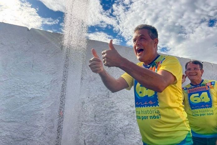 Prefeitura de Branquinha entrega benefícios para moradores da Vila do Rei e fardamentos para servidores da infraestrutura