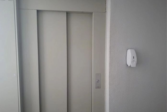 Lei que obriga sinalização em braile nos elevadores começa a valer a partir desta quinta-feira