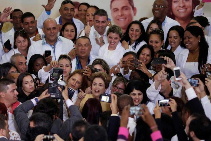 Médicos cubanos começam a deixar o Brasil no dia 25