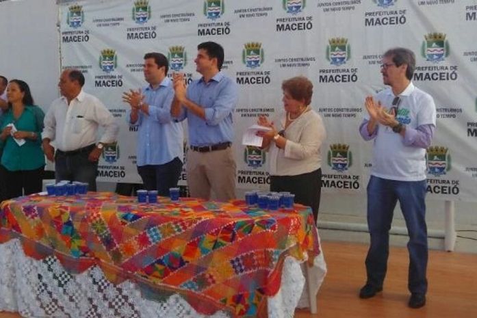 Prefeito participa de reinauguraçã de escola Pompeu Sarmento