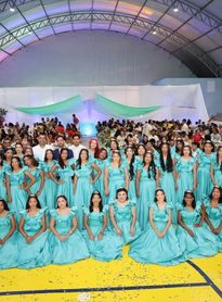 Prefeitura de Santana do Mundaú realiza sonho de 55 debutantes com noite especial do projeto Meus 15 Anos