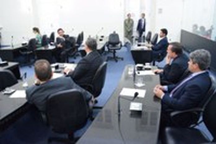 Deputados realiza amplo debate sobre trâmite de matérias legislativas