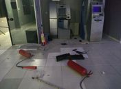 Caixas eletrônicos ficaram destruídos