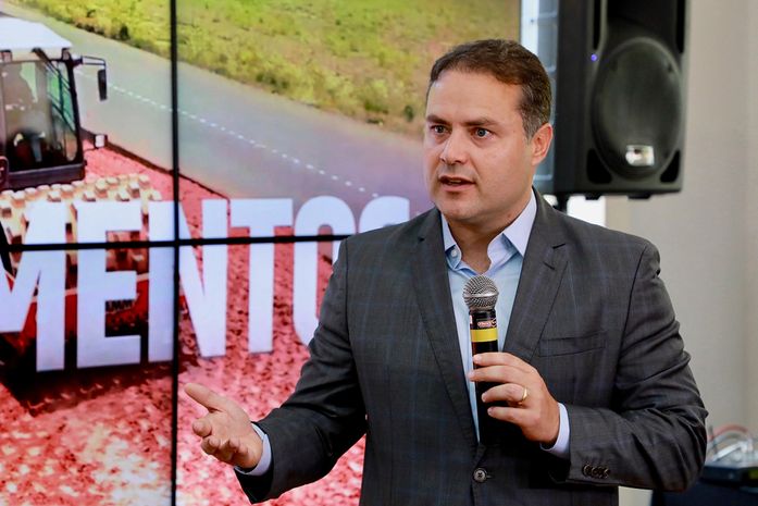 Governador faz balanço de gestão e anuncia mais investimentos