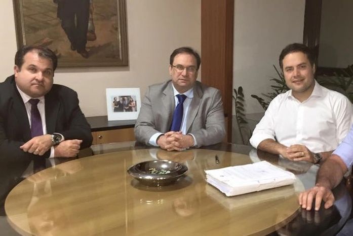 secretários George Santoro (Fazenda) e Luciano Barbosa (Educação) com o governador Renan Filho