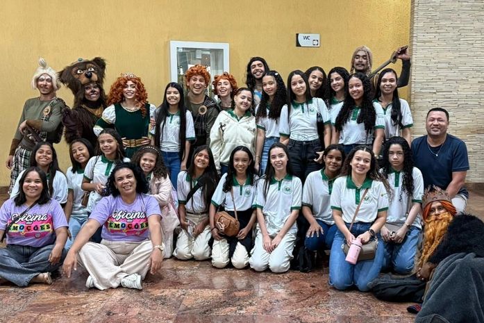 Educação de Branquinha leva alunos da rede municipal para experiência cultural no Teatro Gustavo Leite