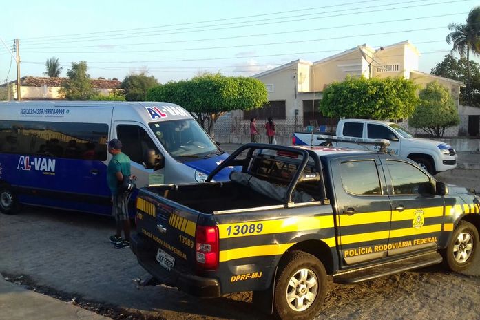 Veículo que transportava eleitores foi flagrado pela PRF
