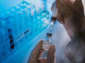 Universidade de Oxford conta ter vacina disponível em dezembro