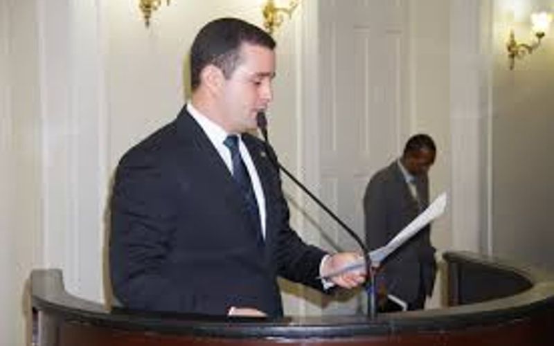  Bruno Toledo assina nota com os outros três deputados da sua bancada em apoio ao veto do Renan Filho