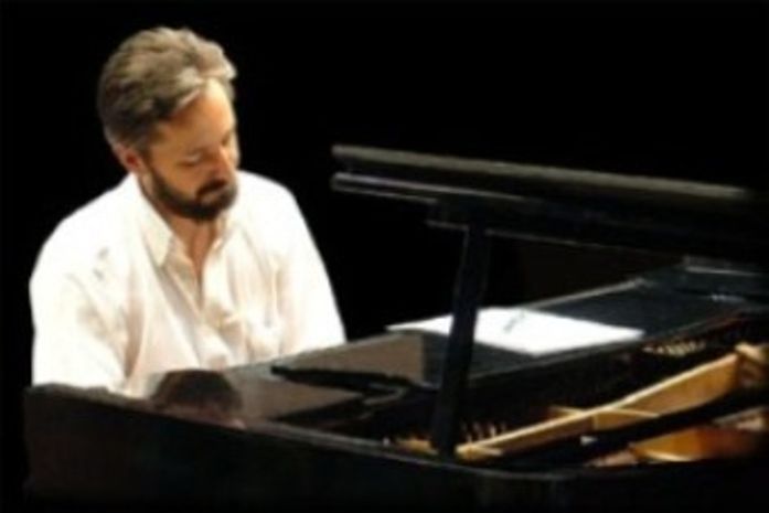 Concerto aos Domingos traz apresentação de pianista