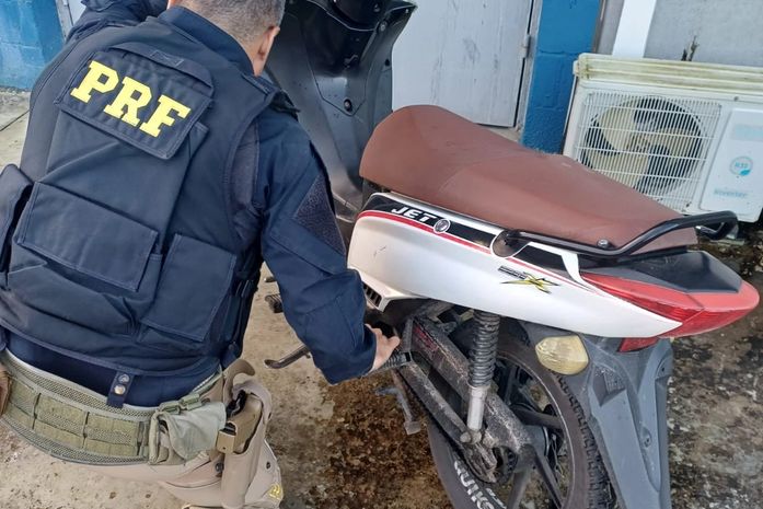 Homem é preso com moto roubada e sem placa em União dos Palmares