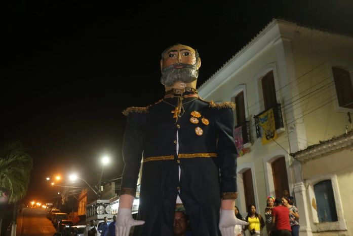 Bloco O Proclamador anima foliões na madrugada do Sábado de Zé Pereira