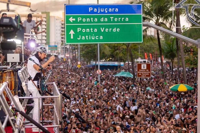 Bell Marques comanda arrastão na orla de Maceió nesta quinta-feira (1º)