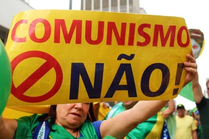 A faixa pela direita está engarrafada