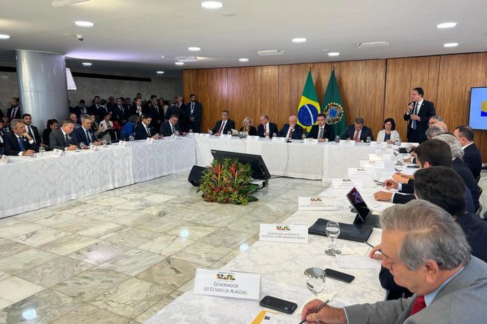 Vice-governador Ronaldo Lessa participa de reunião com o presidente Lula e governadores