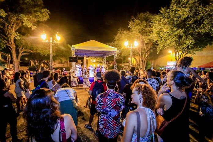 Shows irão acontecer na Praça Dois Leões e na Praça Marcílio Dias.